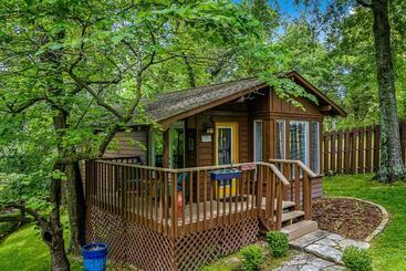 هاستل The Woods Cabins