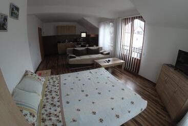 پانسیون Apartment And Rooms Konak