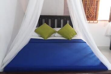 پانسیون Hostal Cocobomgo