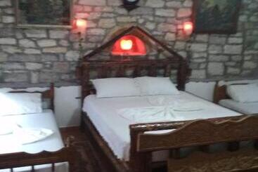 پانسیون Karafil Guesthouse