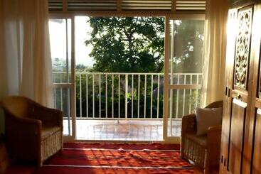 پانسیون Pineapple Guest House Entebbe