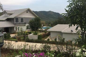 استراحتگاه Sangchan Garden At Kaeng Krachan