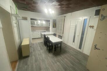 پانسیون Iliovski Inn Just Like Home