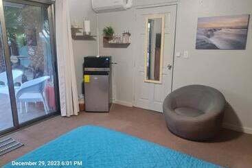 پانسیون Sandcastle Beach Apartments