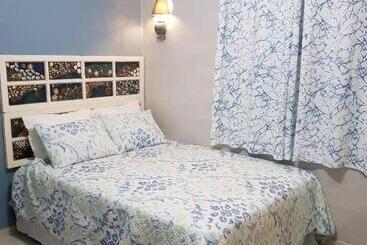 پانسیون Sandcastle Beach Apartments