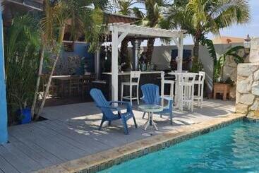 پانسیون Sandcastle Beach Apartments