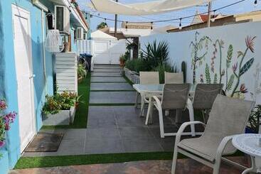 پانسیون Sandcastle Beach Apartments