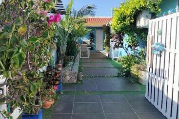 پانسیون Sandcastle Beach Apartments