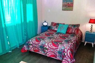 پانسیون Sandcastle Beach Apartments