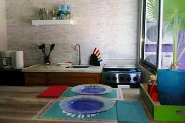 پانسیون Sandcastle Beach Apartments