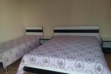 پانسیون Temo S Guest House In Kvariati