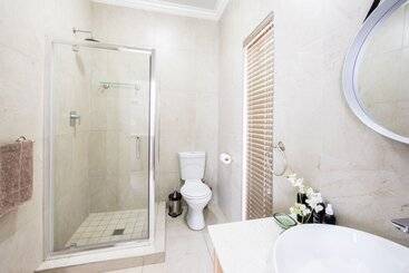پانسیون Adato Guesthouse