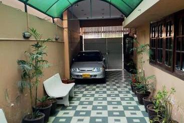 پانسیون Karachi Motel