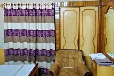 پانسیون Karachi Motel