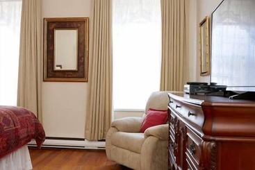هاستل Cheltenham Suites