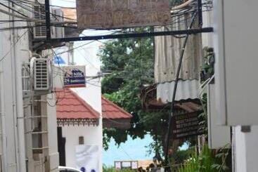 هاستل Karibu Inn