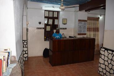 هاستل Karibu Inn