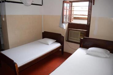 هاستل Karibu Inn