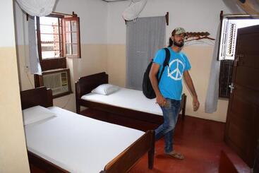 هاستل Karibu Inn