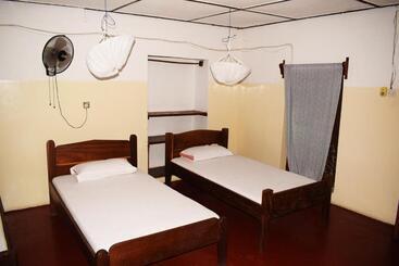 هاستل Karibu Inn