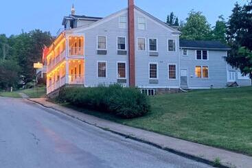 هاستل South Landing Inn