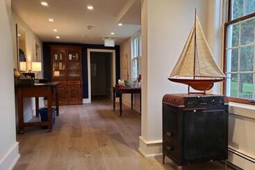 هاستل South Landing Inn