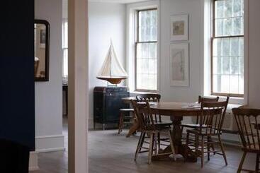 هاستل South Landing Inn