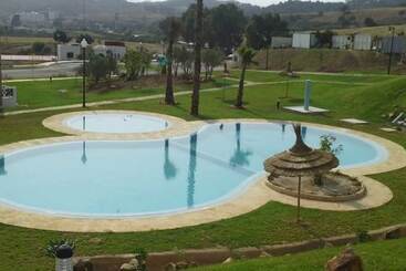 Lilac S Garden Vue Piscine - M'Diq