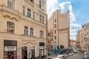 Mordecai Twelve Apartments By Prague Residences