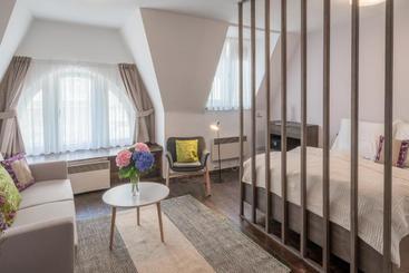 Mordecai Twelve Apartments By Prague Residences