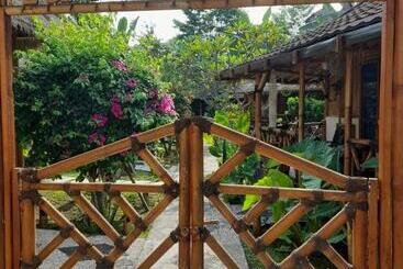 پانسیون Tua Tua Keladi Bungalows