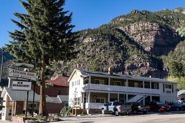 هاستل Abram Inn & Suites