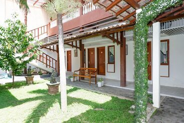 هتل Oyo 422 Achterhuis Residence
