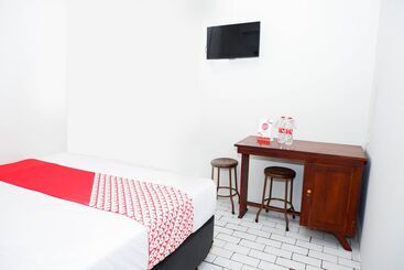 هتل Oyo 422 Achterhuis Residence