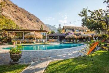 هتل Socialtel Atitlan   Formerly Selina Atitlan