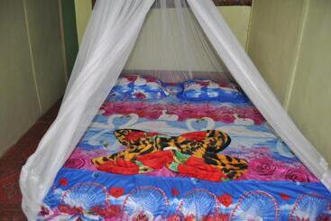 پانسیون Fun Family Guest House N Jungle Tour