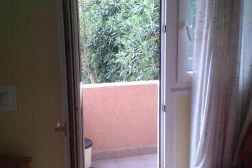 پانسیون Guesthouse Lautasevic
