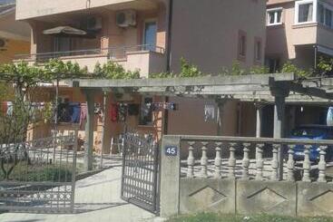 پانسیون Guesthouse Lautasevic