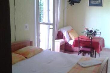 پانسیون Guesthouse Lautasevic