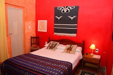 پانسیون Hostal Yatasto