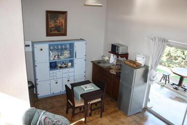 پانسیون Jelani Guest House