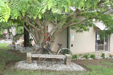 پانسیون Jelani Guest House