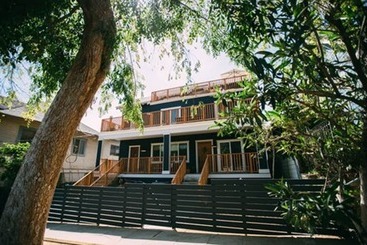 هاستل Noon On Sunset Hill