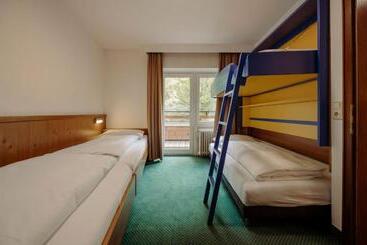 هتل Theresi Appartements