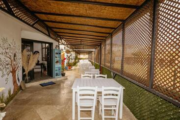 Azra Apart & Otel