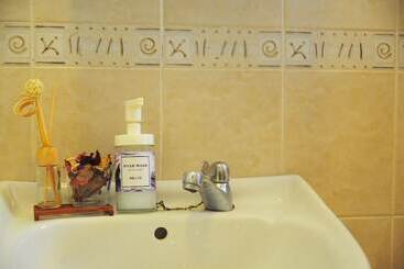 پانسیون Grayhaus Guest House