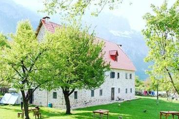 پانسیون Guesthouse Dritan Tethorja