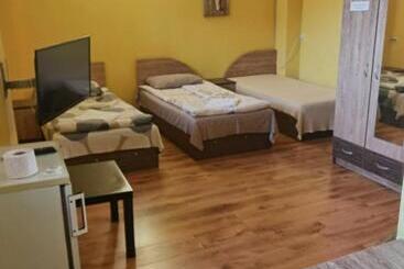 پانسیون House For Guests And Friends