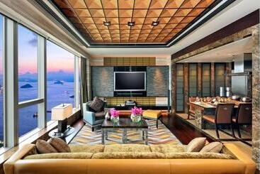 The Harbourview Place @ The Icc Megalopolis
