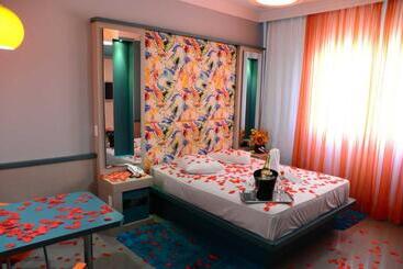 Helus Motel